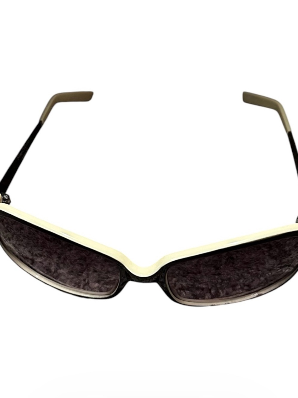 Simply Vera weng Women’s Slim Cat-Eye Sunglasses in Cream and Black